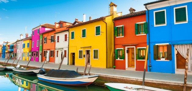 معلم دهانات وديكورات بالرياض لتنفيذ أعمال الدهان و ورق الحائط وأعمال بديل الخشب